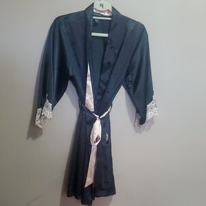 Jones New York Elegant Black Satin Robe with Gold Trim Size S/M